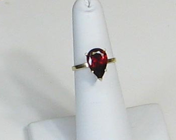 Yellow Gold Solitare Pear Shaped Garnet Ring