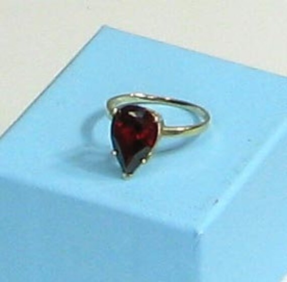 Yellow Gold Solitare Pear Shaped Garnet Ring - image 6