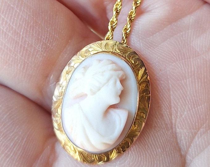 Vintage Edwardian Conch Shell Cameo Pendant with a 14K Yellow Gold Frame