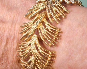 Vintage Sarah Coventry Retro Sassy Gold Tone Bracelet