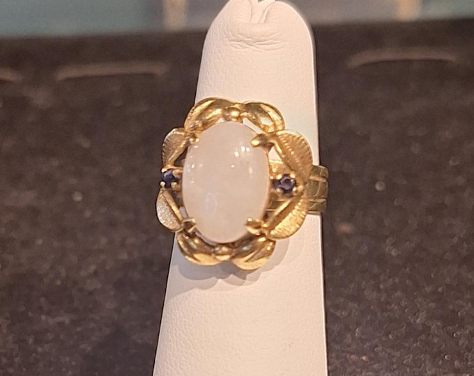 Vintage Gold Jadeite Jade and Sapphire Ring