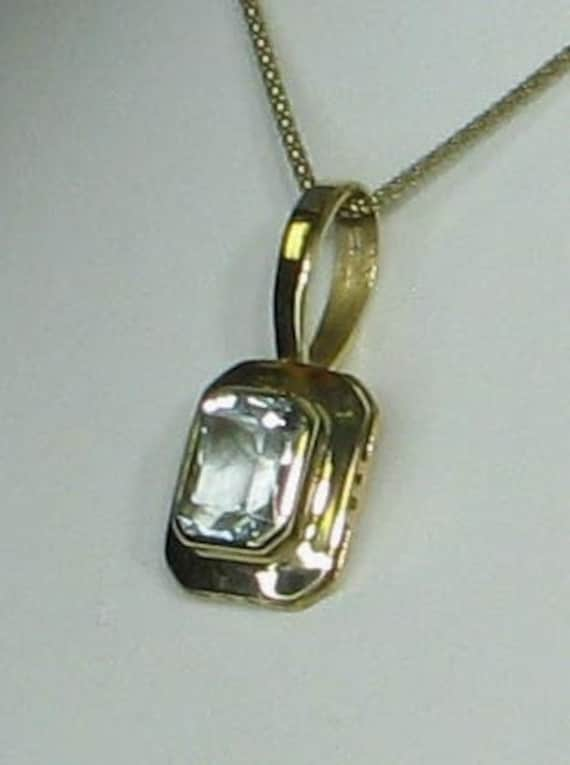 LARGE RICH LOOKING Aquamarine Gold Pendant