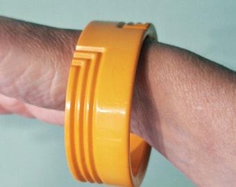 Vintage Art Deco Orangey Butterscotch Textured Bangle Bracelet