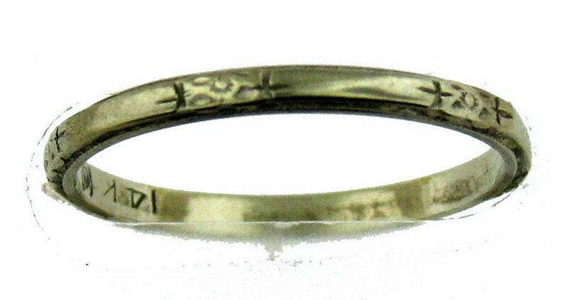 Vintage Edwardian or Art Deco White Gold Wedding Band with Floral Motif image 2