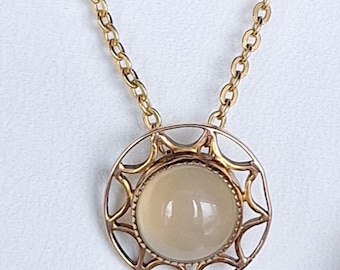 Vintage Art Deco Gold Chalcedony Pendant