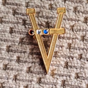 V for Victory D Day Museum Pin