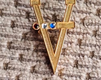 V for Victory D Day Museum Pin