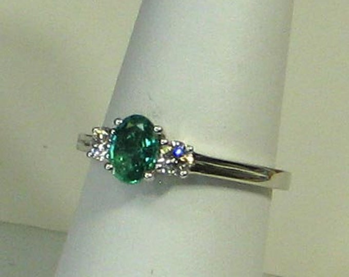GORGEGOUS TEAL GREEN Emerald and Diamond White Gold Ring
