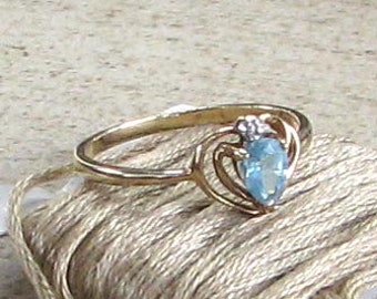 Yellow Gold Pear Shaped Blue Topaz Ring