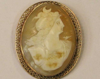 Vintage Victorian Selene/Diana Cameo Brooch/Pin