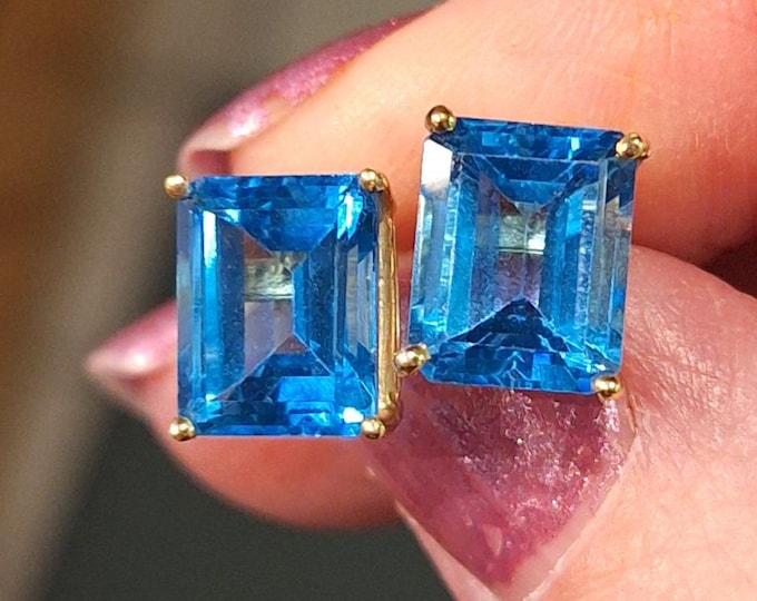 14K Yellow Gold Rectangular London Blue Topaz Stud Earrings