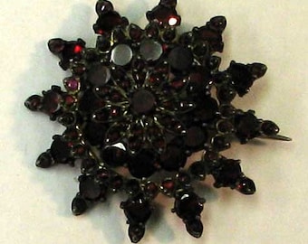 Vintage Victorian Bohemian Garnet Sunburst Brooch