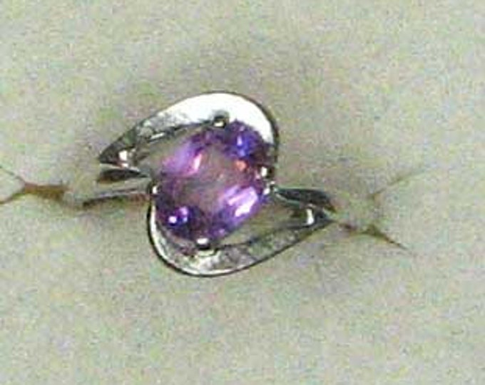 Vintage Retro White Gold PInk Sapphire Ring