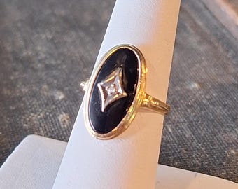Vintage Art Deco 10K Yellow Gold Onyx and Diamond Ring