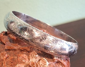 Sterling Silver Textured Scroll Bangle Bracelet