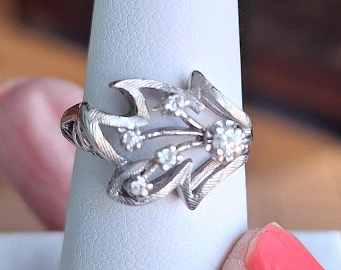 Vintage Retro Moody White Gold Diamond Ring