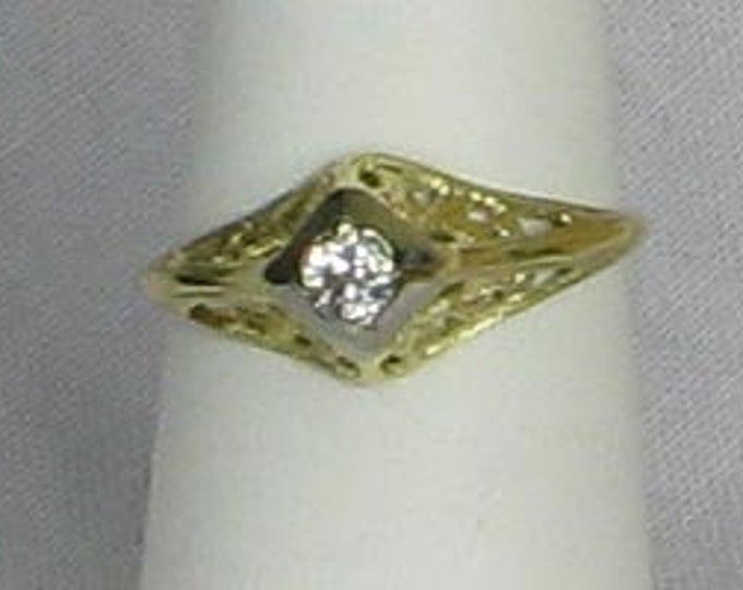 Vintage Greenish Gold Floral Filigree Diamond Ring