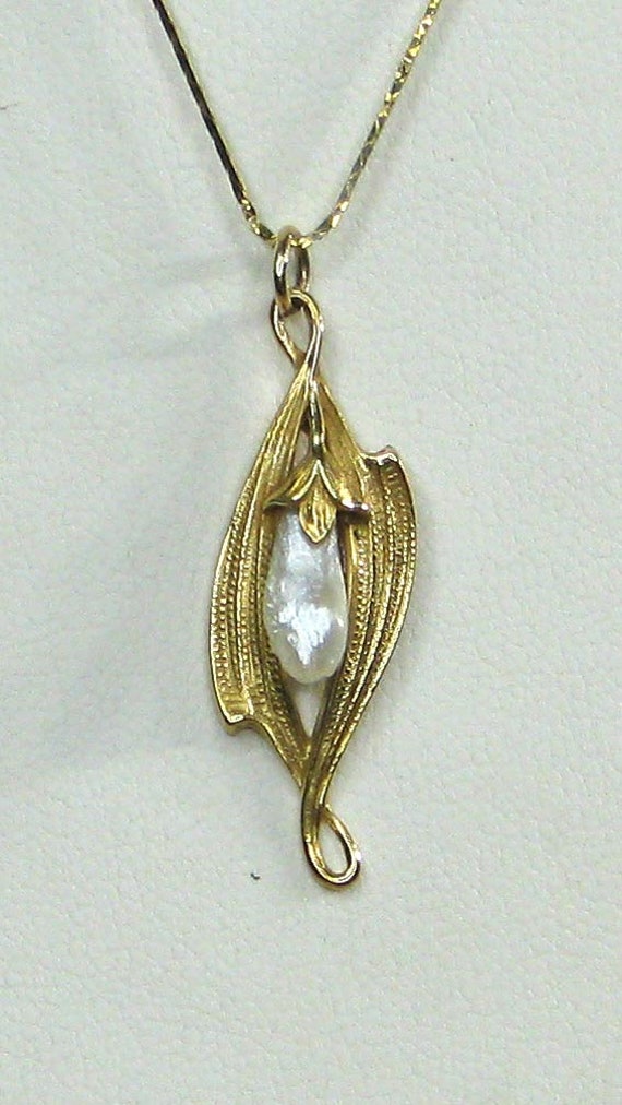 Gold Art Nouveau Natural Pearl Pendant - image 4