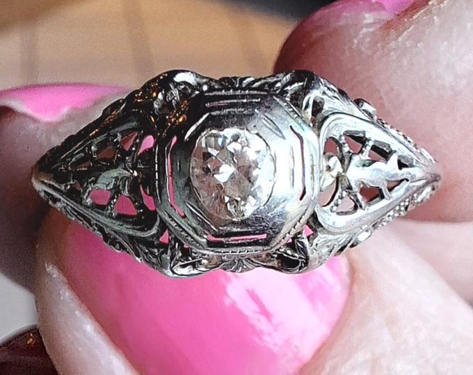 Vintage 18K White Gold Filigree Diamond Ring
