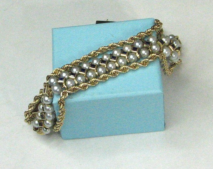 RICH LOOKING Gold Pearl and Sapphire Bracelet