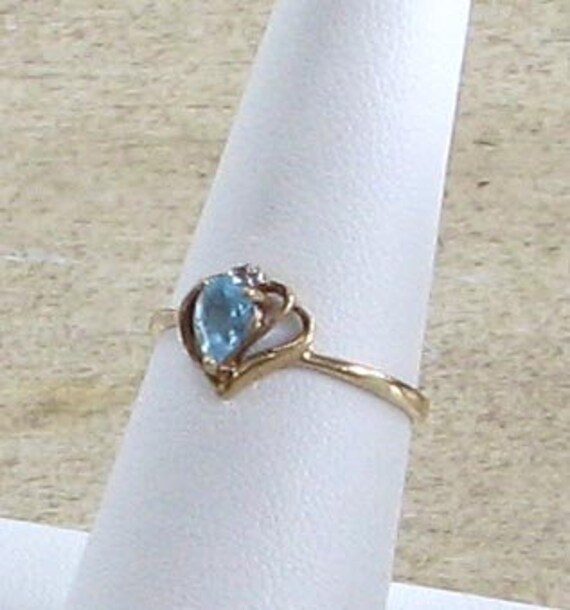 Yellow Gold Pear Shaped Blue Topaz Ring - image 4