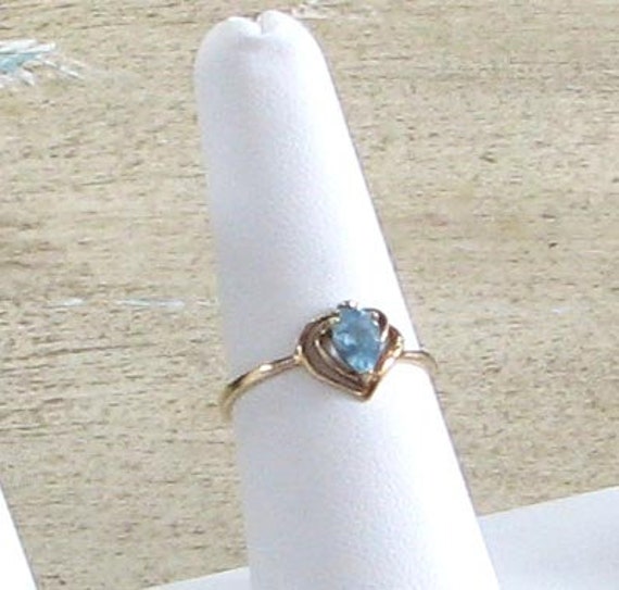 Yellow Gold Pear Shaped Blue Topaz Ring - image 3