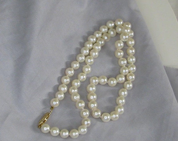 White Cultured Pearl Strand with 14KY clasp