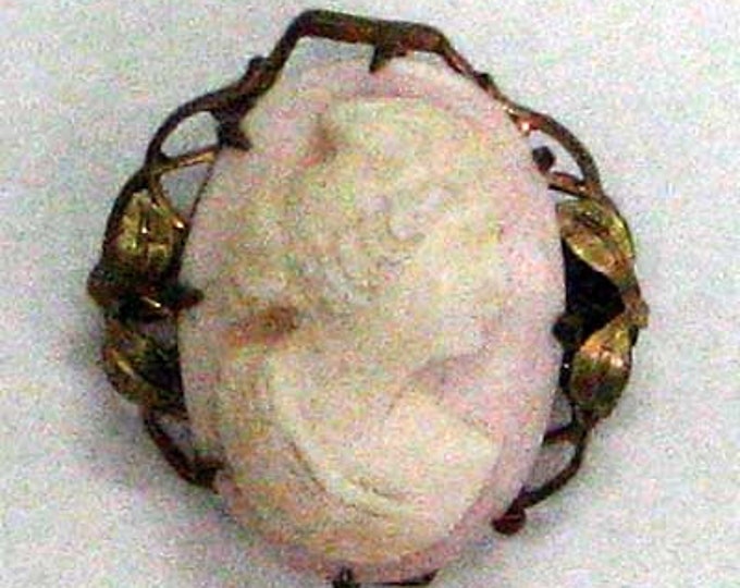 Vintage Victorian Conch Cameo Brooch Pin