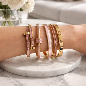 Pulsera PinkBangle de acero inoxidable chapada en oro de 18 quilates / Pulsera dorada apilable / Joyería minimalista resistente al agua y al deslustre / Regalo ideal para ella.