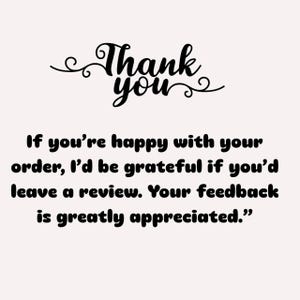 Pu&ograve; includere: Grafica color crema con le parole "Thank you" in una scrittura decorativa in alto. Sotto, il testo recita: "Se sei soddisfatto del tuo ordine, ti sarei grato se lasciassi una recensione. Il tuo feedback &egrave; molto apprezzato."