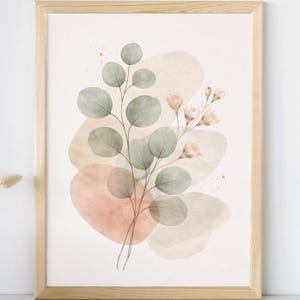 Könnte beinhalten: Ein gerahmter Aquarelldruck mit einem botanischen Design. Das Kunstwerk zeigt einen Zweig mit Eukalyptusblättern und zarten rosa Blüten, vor abstrakten Pfirsich- und Beigetönen. Der Holzrahmen verleiht eine natürliche Note.