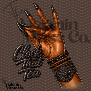 Puede incluir: Ilustración de una mano con uñas largas y negras, que lleva un anillo negro, pulseras y un reloj. El texto "Clock That Tea" está en una fuente estilizada. El fondo es un patrón de chevron marrón.