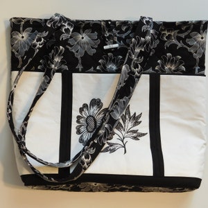 Schwarz-Weiß-Umhängetasche, geräumige Geldbörse, viele Taschen, eine Allestasche, gestickte Blume, zwei lange Riemen, Knopfschlaufenverschluss