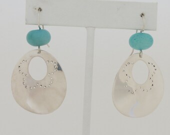 Oval dangle earrings