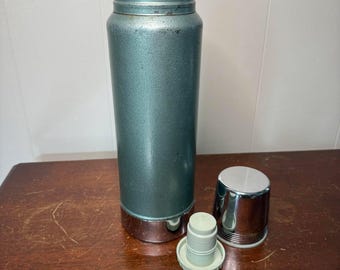 vintage stanley thermos - aladdin - green