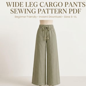 Puede incluir: Pantalones cargo de color verde oliva con pernera ancha, cintura elástica y cordón con borlas en los extremos. El texto WIDE LEG CARGO PANTS SEWING PATTERN PDF Beginner Friendly Instant Download Sizes S-XL aparece sobre los pantalones.