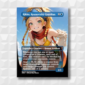 Könnte beinhalten: Eine Magic: The Gathering-Karte mit Rikku, der einfallsreichen Hüterin. Die Karte hat einen blauen Hintergrund mit einer Anime-Illustration einer lächelnden Frau mit blonden Haaren, die einen gelben Bikini und einen roten Schal trägt. Der Kartentext enthält "Legendäre Kreatur - Menschlicher Kunsthandwerker".