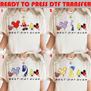 以下が含まれることがあります： さまざまな漫画のキャラクターデザインが施されたクリーム色のTシャツ。各シャツには、さまざまなキャラクター、綿菓子、アイスクリーム、そして「BEST DAY EVER」というフレーズが組み合わされています。「READY TO PRESS DTF TRANSFER」というテキストが上部にあります。