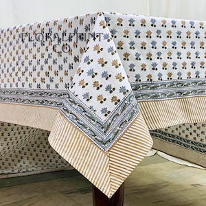 Handbedruckte Baumwolltischdecke mit Lotusmuster in Staubblau, rechteckige handgefertigte Tischdecke aus Indien für Esstisch oder Hochzeit