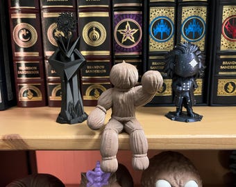 Vasher’s Strawman Bookshelf Buddy | Cosmere