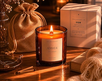 Vela de âmbar com pavio de madeira, ideal para decoração aconchegante de casa e para quem acabou de se mudar para um apartamento novo.