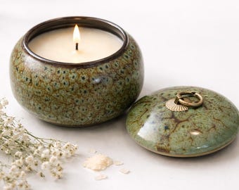 Candela di soia fatta a mano / Barattolo in ceramica verde con coperchio, arredamento minimalista