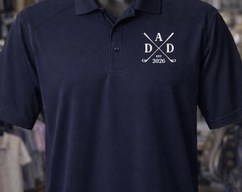 Polo DAD EST 2026 • Regalo de golf para papá primerizo • Polo para hombre para el Día del Padre • Camiseta de golf para anunciar el embarazo