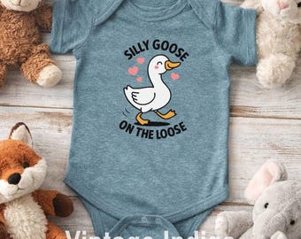Camiseta infantil "Ganso travieso suelto" / Camiseta infantil de ganso adorable / Conjunto divertido de animales de granja para bebé / Camiseta unisex para bebés y niños pequeños