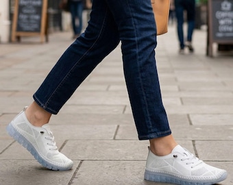 Sneakers da donna in vera pelle fatte a mano / Comode scarpe da passeggio in pelle di vitello bianca / Ballerine traspiranti cucite a mano