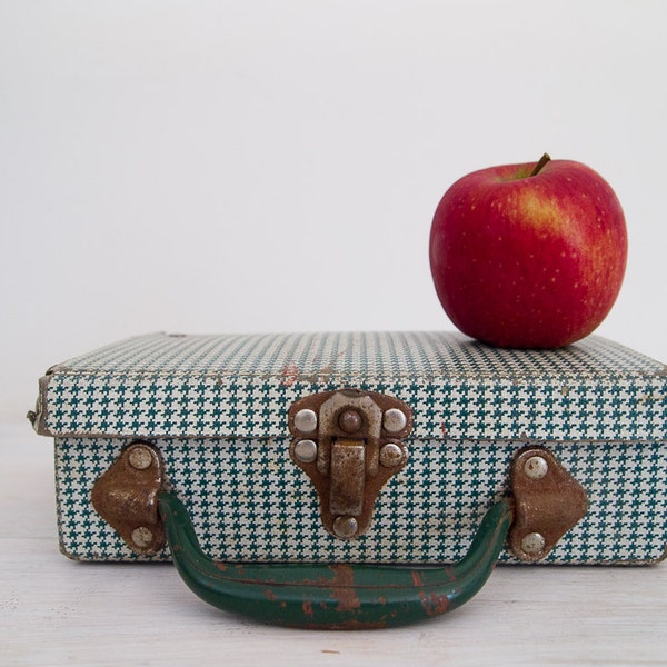 vintage green and white checked lunchbox/small suitcase