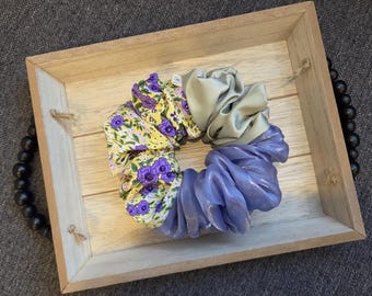 Handgemaakte satijnen lentebloemen trio scrunchie – XL