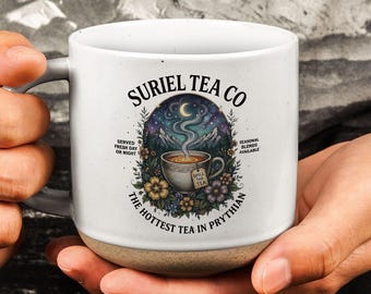 Romantasy-mugg, kaffekopp till fantasy-tebutik, mugg till förtrollad stad, present till bokälskare, magisk estetisk mugg, present till läsare, fantasikaffemugg