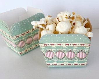 10 Mint green Square--Nut/Candy/Baking Cups--10ct--Parties--cupcakes-gumballs-snacks