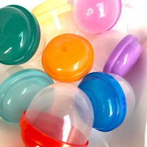 EMPTy VeNDiNG CaPSuLeS--party favors, birthdays , weddings, carnival parties,circus parties-set of 12
